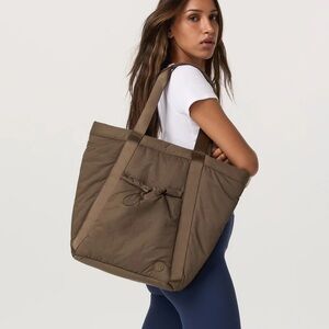 Vuori NEW All Around Tote Stylish Brown Tote Bag